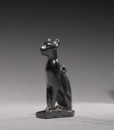 Bastetin amuletti, n. 1069-715 eKr. (hematiitti) tekijältä Third Intermediate Period Egyptian