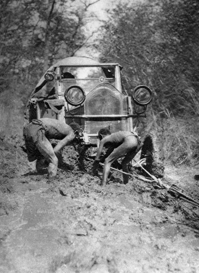 Jumissa mudassa, Bulawayo to Dett, Etelä-Rhodesia, c1924-c1925 1927 tekijältä Thomas A. Glover