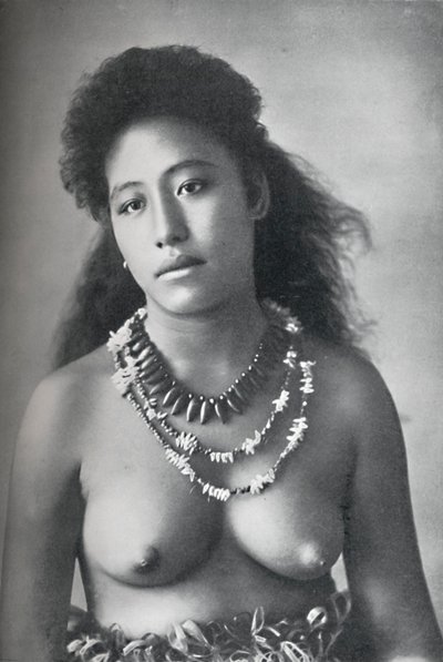 Samoalainen belle, jolla on kaulakoruja hampaista ja kuorista, 1902 tekijältä Thomas Andrew