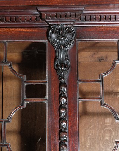 George III -kirjahylly tekijältä Thomas Chippendale