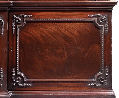 George III -kirjahylly tekijältä Thomas Chippendale