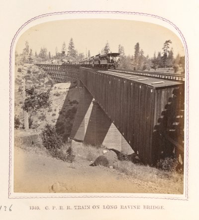 Juna Long Ravine -sillalla tekijältä Thomas Houseworth