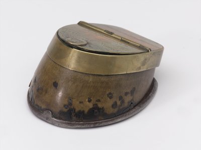 Kapteeni William Tyrwhitt Drake, Royal Horse Guards, n. 1829 kuuluva hevosen kavion mustesyvennys (mustesäiliö, hevosen kavio) tekijältä Thomas Lee
