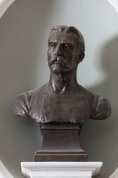 Sir Mervyn Macartneyn rintakuva, n. 1899 (pronssi) tekijältä Thomas Stirling Lee