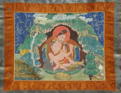 Mahasiddha Luipa, osittaisesta thangka-sarjasta, 1800-luvun alku (mineraalipigmentit kokoisella puuvillalla; alkuperäinen brokaattikiinnitys) tekijältä Tibetan School