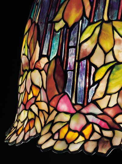 "Pond Lily" -pöytälamppu, n. 1903 tekijältä Tiffany Studios
