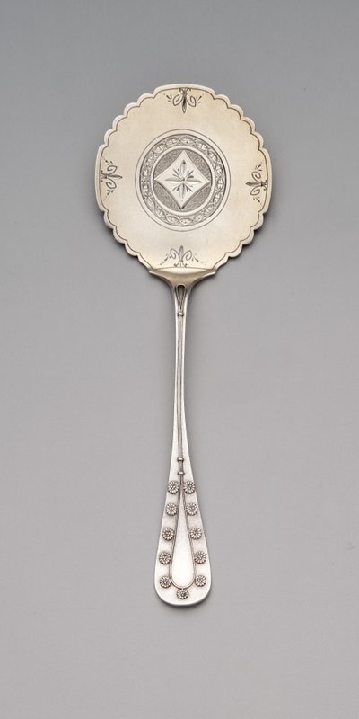 "Disy"-kuvioinen tattarikakkutarvike, n. 1875-80 (hopea ja kullattu) tekijältä Tiffany and Company