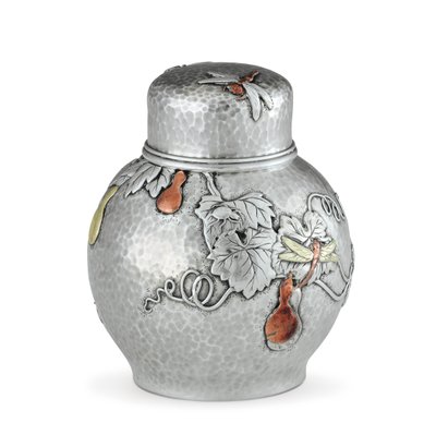 Tea caddy, n. 1880 (hopea ja sekoitettu metalli) (katso myös 703374) tekijältä Tiffany and Company