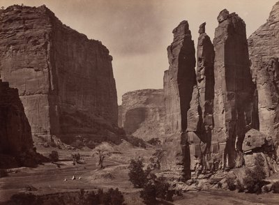 Cañon de Chelle. Grand Canyonin seinämät ovat noin 1200 jalkaa korkeat. tekijältä Timothy H. O