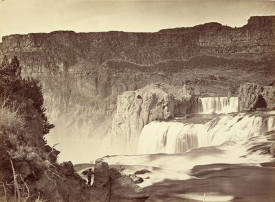 Shoshone Falls, Snake River, Idaho. Näkymä keskipäivällä. Viereiset kallioseinämät ovat noin 1 000 jalkaa korkeita. tekijältä Timothy H. O