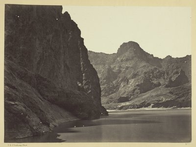 Black Cañon, Colorado-joki, alhaalta katsottuna lähellä Camp 7:ää. Nevadan ja Arizonan tutkimukset, vuoden 1871 tutkimusretkikunta. Luutnantti Geo. M. Wheeler, komentaja. tekijältä Timothy O