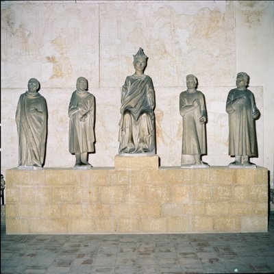 Pyhän Rooman keisarin Henrik VII:n (12745-1313) patsas neuvonantajiensa kanssa 1315 (marmori) tekijältä Tino di Camaino