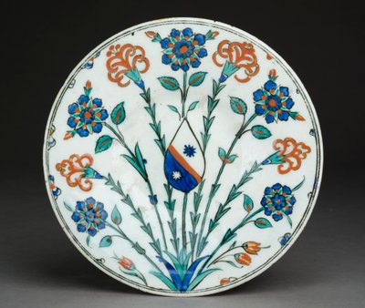 Euroopan vaakunalla varustettu astia, Iznik-tavarat, turkki, n. 1570 (kivitahna, jossa polykromaa lasituksen alla) tekijältä Turkish School