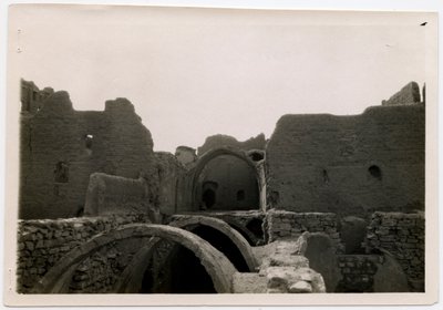 Pyhän Simeonin luostarin suuri linnoitus (qasr), Assuan, Egypti, valokuvaaja Ugo Monneret de Villard. tekijältä Ugo Monneret de Villard