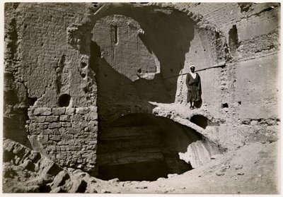 Luostarin suuri linnoitus (qasr), Assuan, Egypti, valokuvaaja Ugo Monneret de Villard. tekijältä Ugo Monneret de Villard