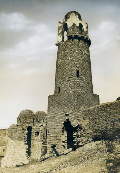 Al-Mashhad al-Baharin minareetti, lähellä Assuania, Egypti, valokuvaaja Ugo Monneret de Villard. tekijältä Ugo Monneret de Villard
