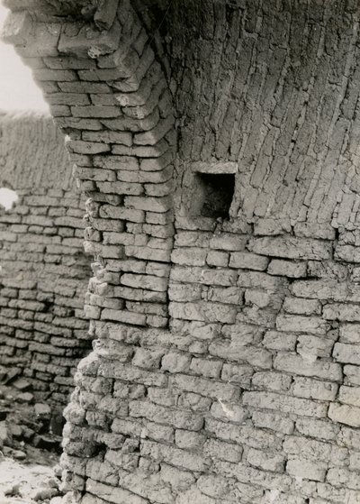 Kirkon rauniot aavikolla, yksityiskohta kupolin riipuksesta, Adindan, Egypti, valokuvaaja Ugo Monneret de Villard. tekijältä Ugo Monneret de Villard