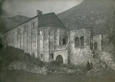 Näkymä San Pietro al Monten luostariin, Civate, Lombardia, Italia, valokuvaaja Ugo Monneret de Villard, noin 1910. tekijältä Ugo Monneret de Villard