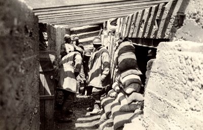 Uudet italialaiset juoksuhaudot, etenemisen jälkeen Itävallan alueelle Selzin laitamilla, ensimmäisen maailmansodan aikana, 04-07/1916 (b/w kuva) tekijältä Ugo Ojetti