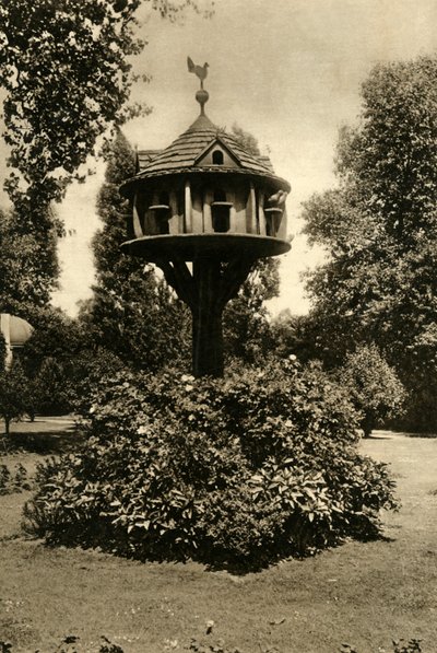 Dovecote - Dowager Marchioness of Buten puutarhassa, St. Johns Lodge, Regents Park, 1920. tekijältä Unbekannt