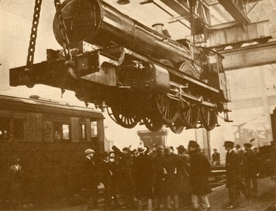 Great Western Knight asennettuna Swindonissa vierailevien julkisten koulupoikien tarkastukseen, vuodelta 1930. tekijältä Unbekannt