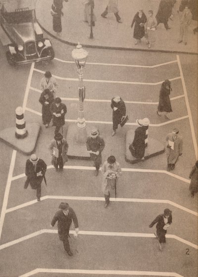 Turvakaista Charing Crossin asemaa vastapäätä, c1934, 1935 tekijältä Unbekannt