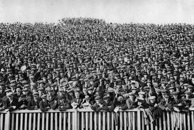 Lauantain talvijalkapalloyleisö, Lontoo, 1926-1927 tekijältä Unbekannt