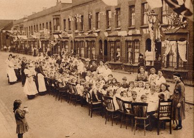 Lasten teejuhla East End Streetillä Lontoossa Versaillesin rauhanpäivän kunniaksi at&t tekijältä Unbekannt