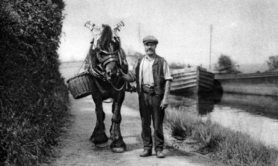Hevonen vetää kanavaproomua, 1926-1927 tekijältä Unbekannt