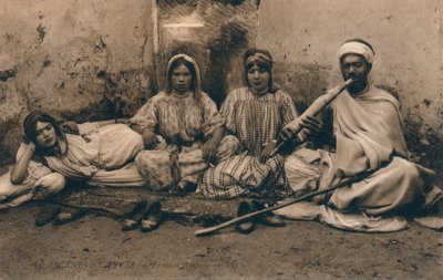 Valokuva, joka kuvaa perinteisiä arabialaisia ihmisiä, vuodelta 1909 tekijältä Unbekannt