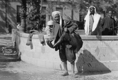 Vedenkuljettaja Damaskoksessa, Syyriassa, 1920-1930-luvuilla tekijältä Unbekannt
