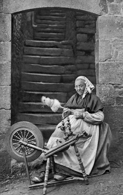 Nainen pyörivässä pyörässä, Dinan, Bretagne, Ranska, vuodelta 1922 tekijältä Unbekannt
