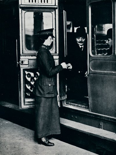 Naislipputarkastaja töissä, c1914 tekijältä Unbekannt