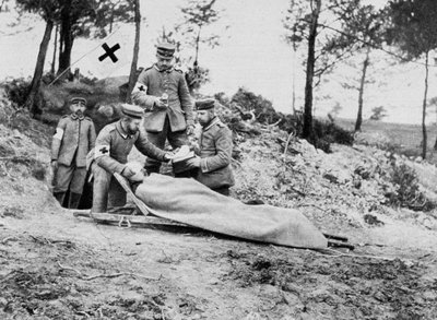 Haavoittunut saksalainen sotilas pukeutumispaikalla, ensimmäinen maailmansota, 1915 tekijältä Unbekannt