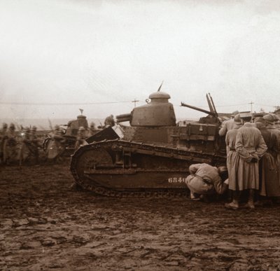 Etenee panssarivaunuilla, c1914-c1918 tekijältä Unbekannt