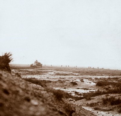 Etenee panssarivaunuilla, c1914-c1918 tekijältä Unbekannt