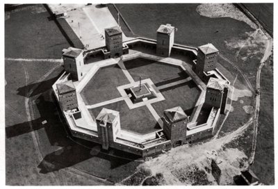 Ilmakuva Tannenbergin muistomerkistä, lähellä Olsztynekiä, Puola, Zeppelinistä, c1931 1933 tekijältä Unbekannt