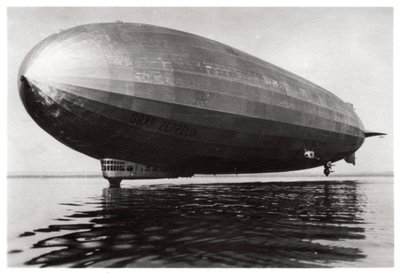 Ilmalaiva LZ127 Graf Zeppelin laskeutui Bodenjärvelle Saksassa, 1933 tekijältä Unbekannt