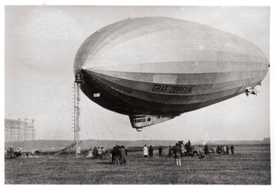 Ilmalaiva LZ127 Graf Zeppelin kiinnitetty Loewentaliin, Saksaan, 1933 tekijältä Unbekannt