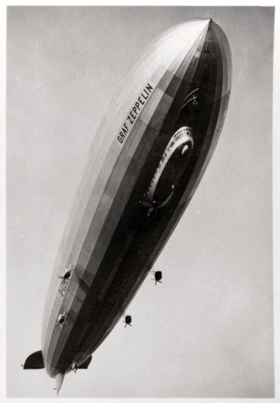 Ilmalaiva LZ127 Graf Zeppelin, alhaalta katsottuna, 1933 tekijältä Unbekannt