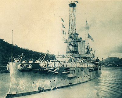 Amerikkalainen taistelulaiva Missouri kulkemassa Panaman kanavan läpi tekijältä Unbekannt