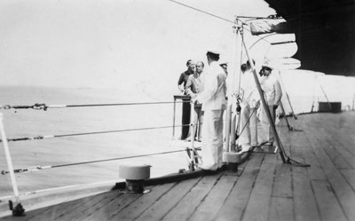 Amerikkalainen näyttelijä ja elokuvaohjaaja Douglas Fairbanks, Sr laivalla HMS Malaya, Venetsia, Italia 1938 tekijältä Unbekannt