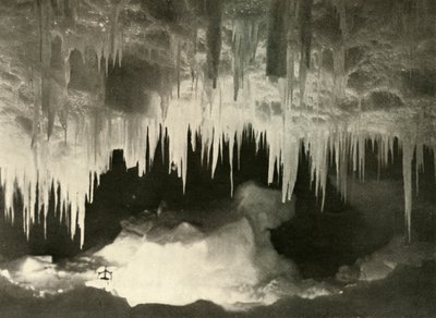 Jääluola talvella, c1908, 1909. tekijältä Unbekannt