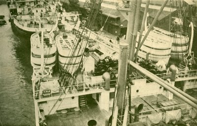 Vaikuttava joukko veneitä Leviathanilla, n. 1930. tekijältä Unbekannt