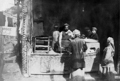 Arabilainen kokki, Aleppo Road, Bagdad, Irak, 1917-1919 tekijältä Unbekannt