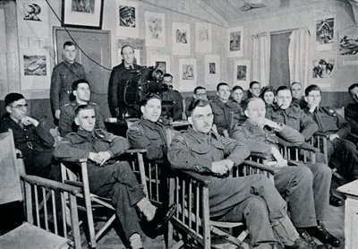 Armeijan taideryhmä: Adrian Hill, R.B.A., R.O.I., luennoi Picasson taiteesta ja tavoitteista, 1944 tekijältä Unbekannt