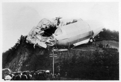 Army Zeppelin Z2 LZ5 jumissa lähellä Weilburgia myrskyn aikana, Saksa, 1910 1933 tekijältä Unbekannt
