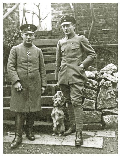 Itävaltalaiset tai italialaiset sotilaat koiran kanssa, helmikuu 1918 (kuva) tekijältä Unbekannt
