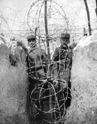 Piikkilanka ranskalaisen kaivannon ympärillä, ensimmäinen maailmansota, 1915 tekijältä Unbekannt