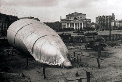Paloilmapallo Bolshoi-teatterissa, Moskova, Neuvostoliitto, 1942 tekijältä Unbekannt